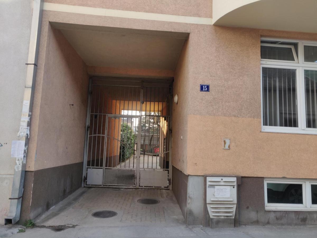 Filinhome Stefanovica Suite 9 Novi Sad Luaran gambar